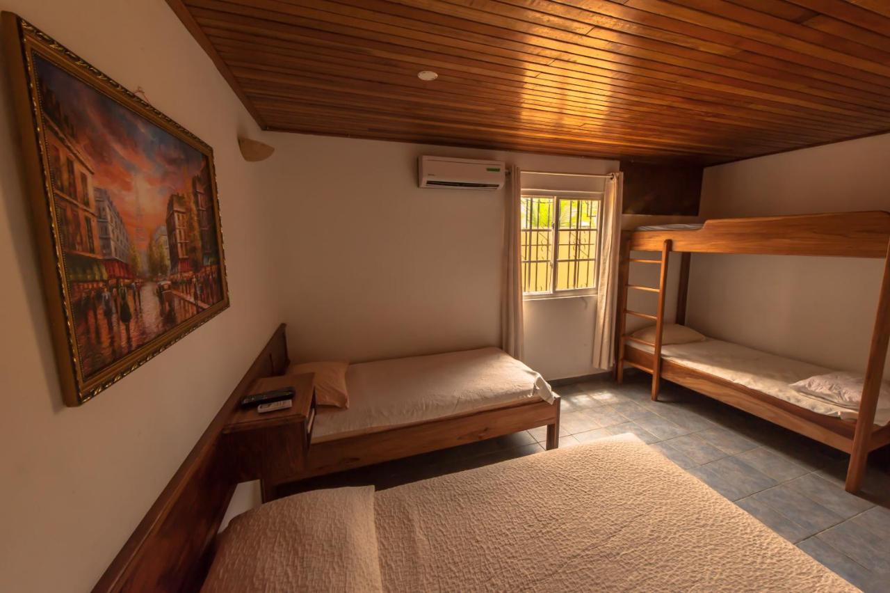 Hotel Posada Los Delfines Бокас-дель-Торо Экстерьер фото