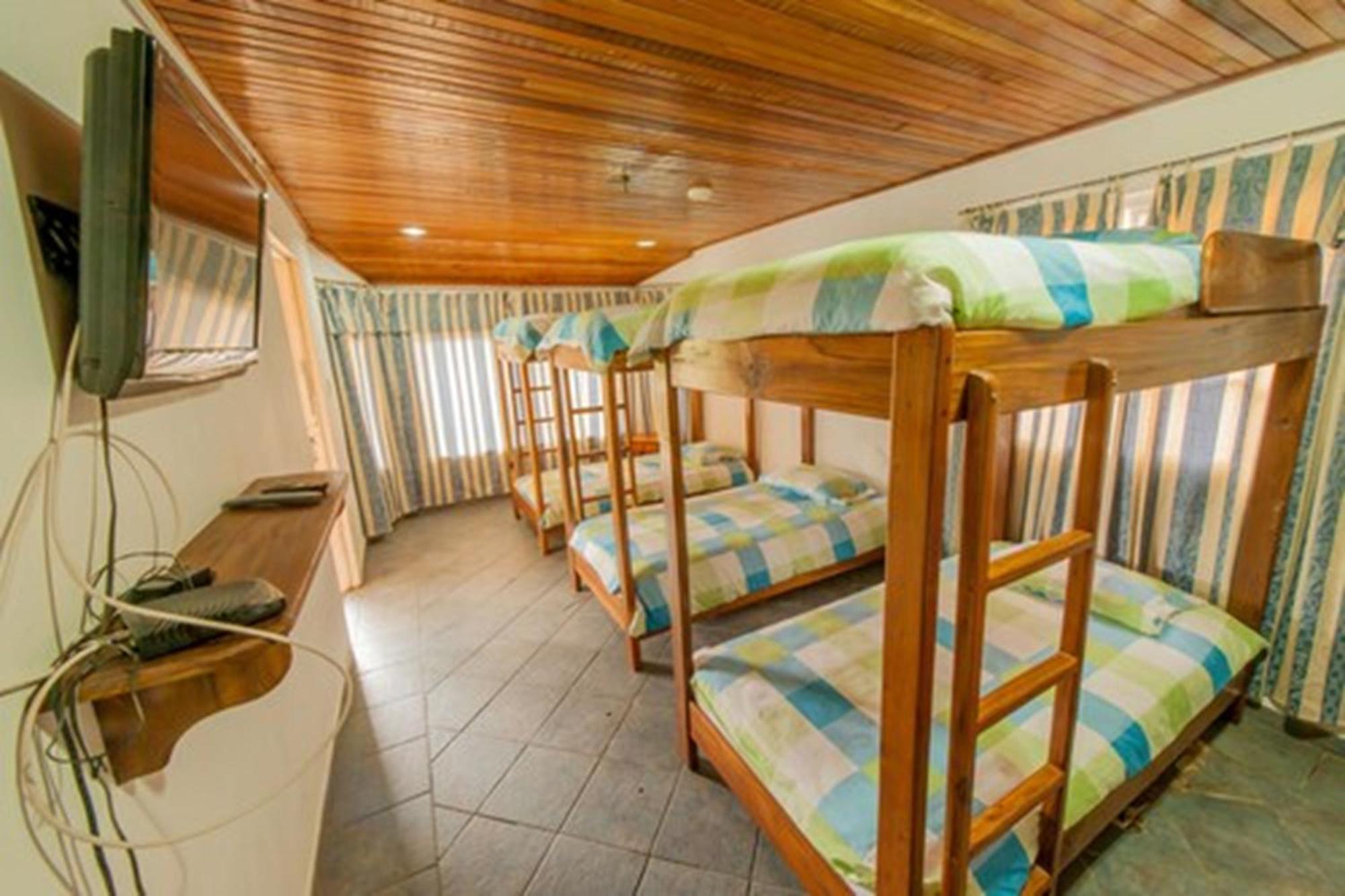Hotel Posada Los Delfines Бокас-дель-Торо Экстерьер фото