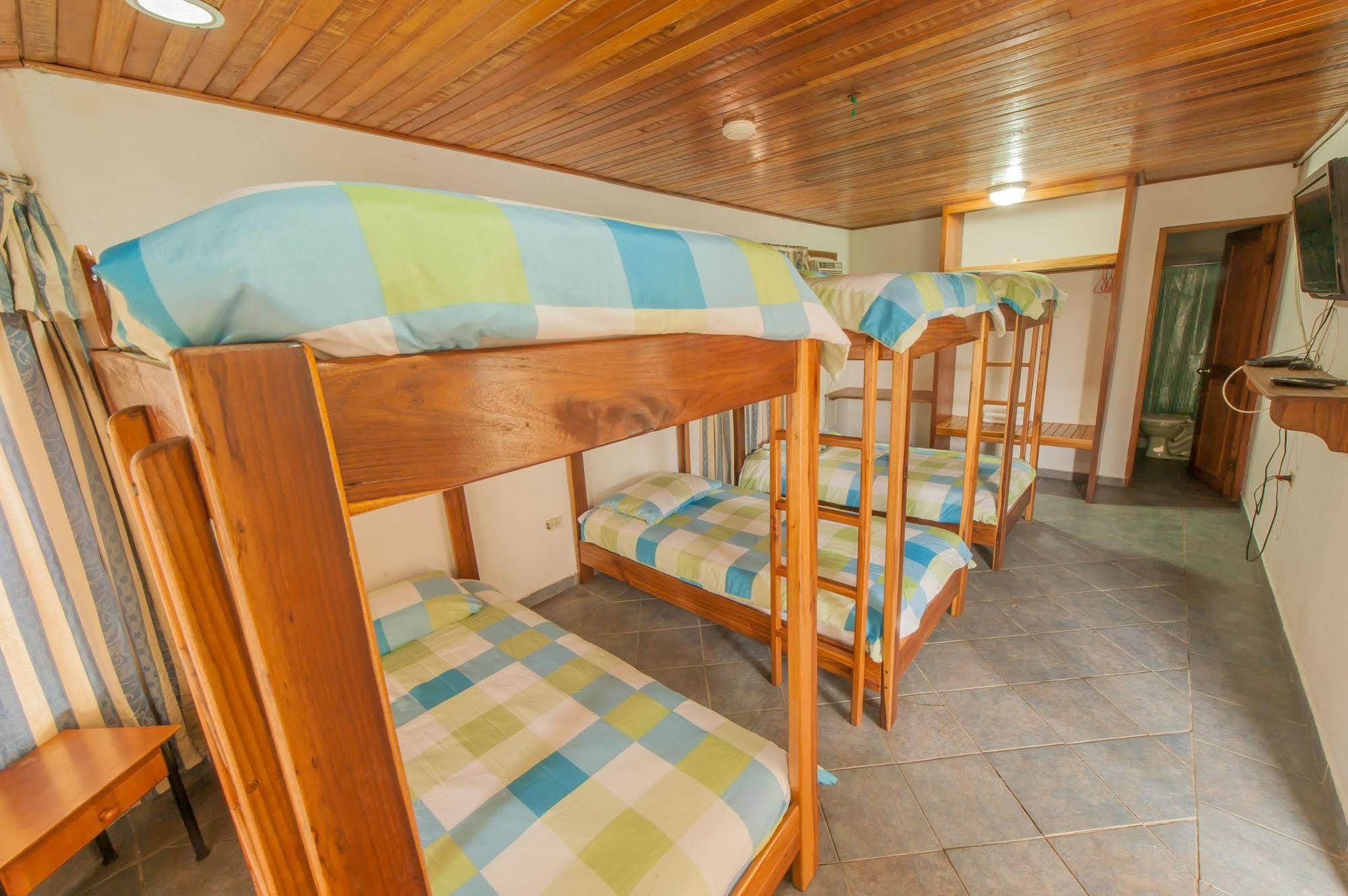 Hotel Posada Los Delfines Бокас-дель-Торо Экстерьер фото